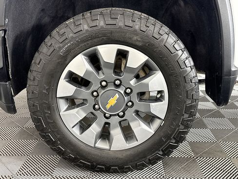 Used 2022 Chevrolet Silverado 2500 Custom w/ Custom Value Package image 35