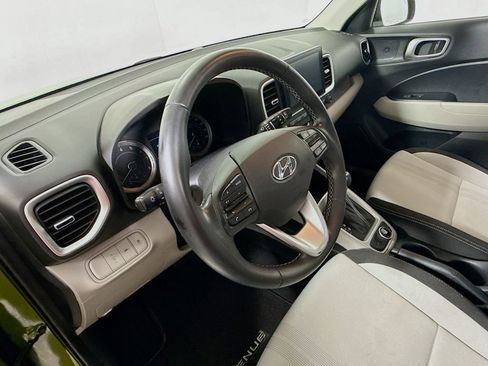 Used 2022 Hyundai Venue SEL FWD image 10