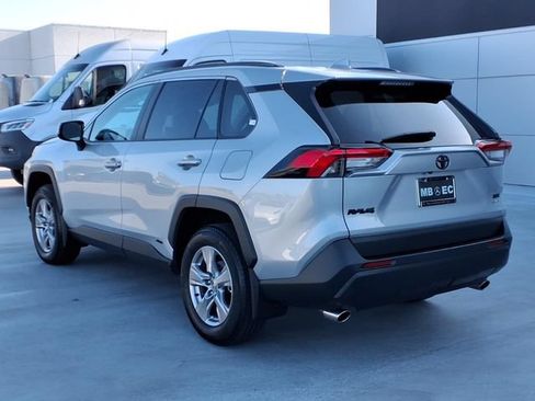 Used 2025 Toyota RAV4 XLE AWD/4WD image 21