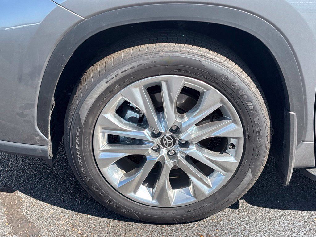 Used 2026 Toyota Highlander Limited AWD/4WD image 27
