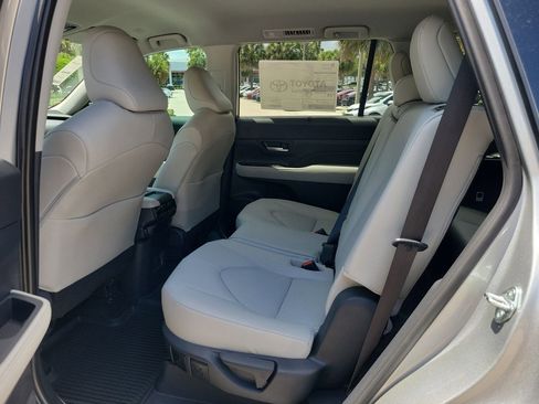 New 2026 Toyota Grand Highlander XLE FWD image 11