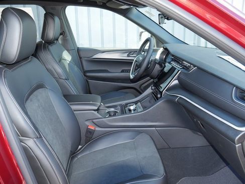 New 2025 Jeep Grand Cherokee L Altitude image 25