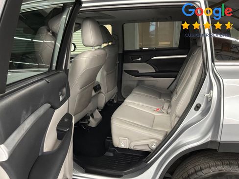 Used 2015 Toyota Highlander XLE FWD image 13