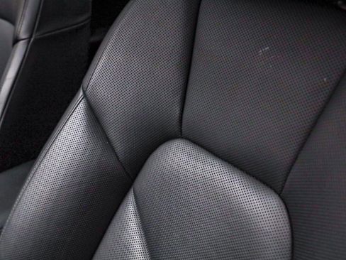 Used 2025 Porsche Macan image 26