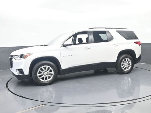Used 2019 Chevrolet Traverse LT FWD image 2