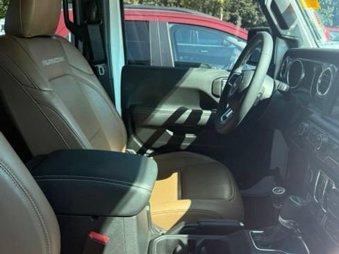 Used 2023 Jeep Gladiator Rubicon AWD/4WD image 8