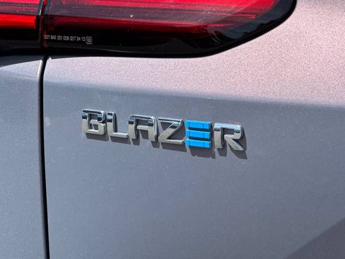 Used 2024 Chevrolet Blazer EV LT AWD/4WD image 46