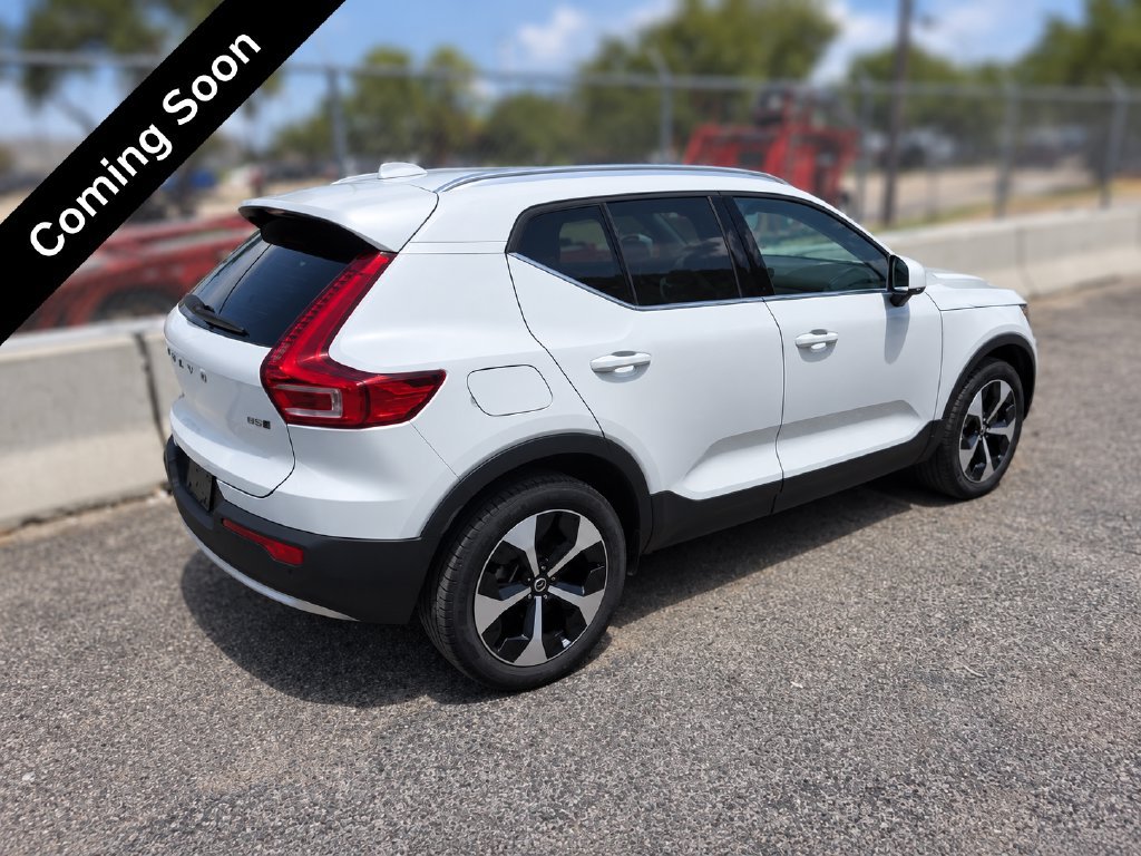 Certified 2025 Volvo XC40 B5 Plus AWD/4WD image 14
