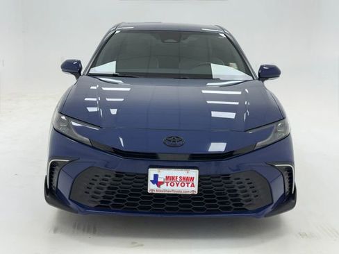 Used 2025 Toyota Camry SE w/ Convenience Package image 3