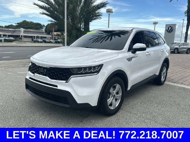 Used 2023 Kia Sorento LX FWD image 2