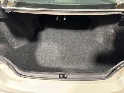 Used 2015 Toyota Camry LE FWD image 29