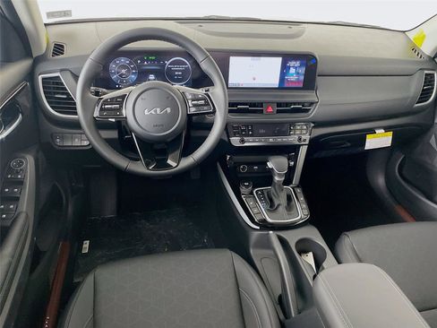Used 2024 Kia Seltos EX image 17