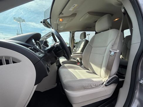 Used 2018 Dodge Grand Caravan SE w/ UConnect Hands-Free Group FWD image 7