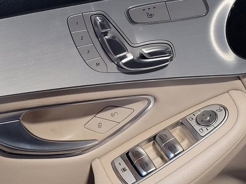 Used 2019 Mercedes-Benz GLC 300 image 27