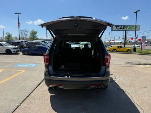 Used 2018 Ford Explorer XLT w/ Equipment Group 202A AWD/4WD image 13