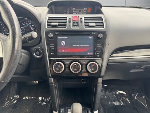 Used 2017 Subaru Forester 2.5i Touring AWD/4WD image 4