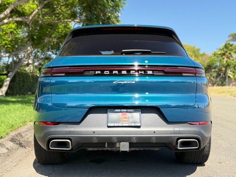 Used 2025 Porsche Cayenne AWD/4WD image 6