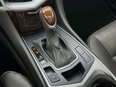 Used 2016 Cadillac SRX Luxury image 17