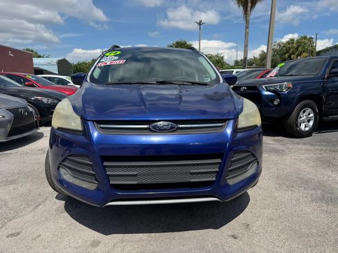 Used 2014 Ford Escape SE w/ Equipment Group 201A FWD image 2