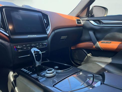 Used 2018 Maserati Ghibli RWD image 12