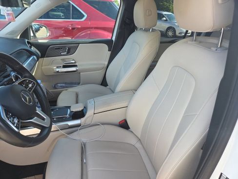 Used 2021 Mercedes-Benz GLB 250 4MATIC image 11