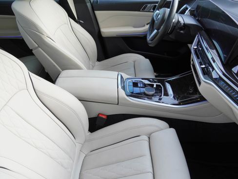 Certified 2024 BMW X5 xDrive40i w/ M Sport Package AWD/4WD image 13