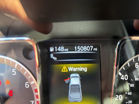 Used 2018 Nissan Titan SL image 10