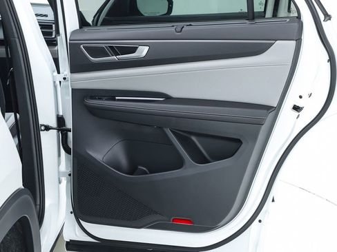 New 2026 Volkswagen Atlas Cross Sport SEL R-Line image 70