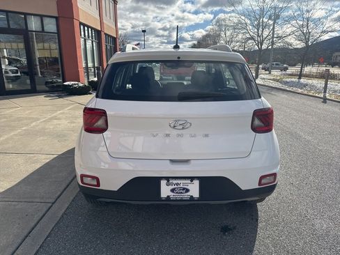 Used 2025 Hyundai Venue SEL image 6