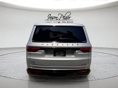 Used 2024 Jeep Wagoneer L Series II w/ Flexible Seating Group AWD/4WD image 4