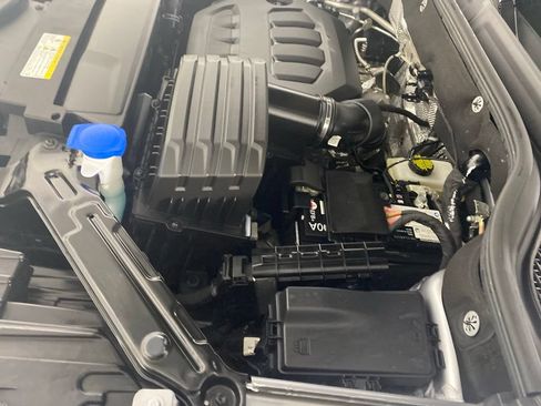 Used 2025 Volkswagen Atlas SEL Premium R-Line AWD/4WD image 37