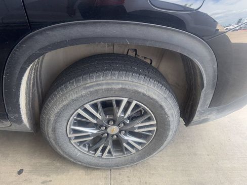 Used 2024 Chevrolet Traverse LS FWD image 10
