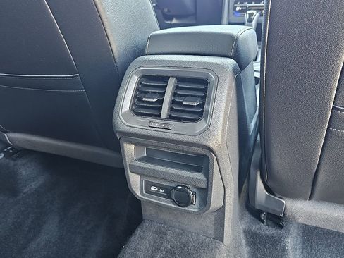 Used 2024 Volkswagen Tiguan SE R-Line image 21