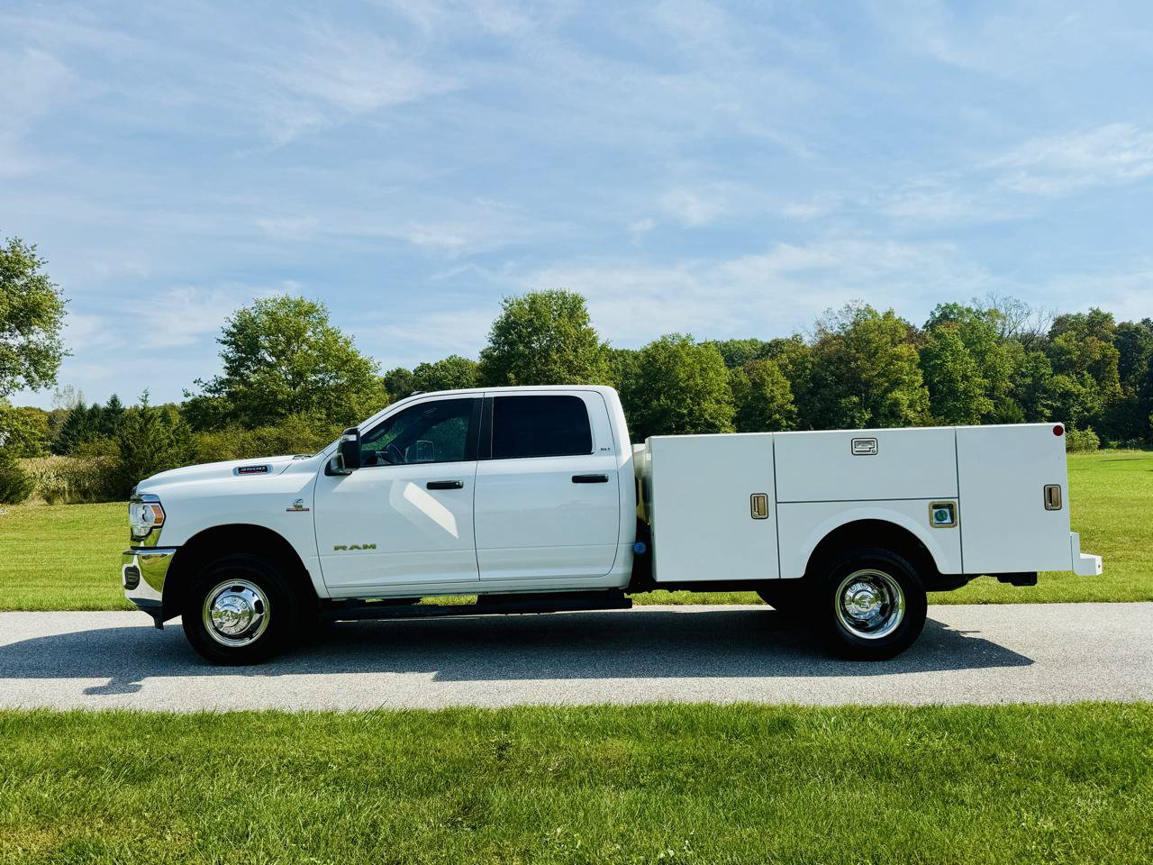 Used 2024 RAM 3500 SLT w/ Quick Order Package 2YG SLT AWD/4WD image 2