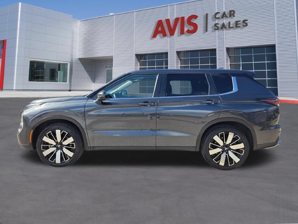 Used 2025 Mitsubishi Outlander SE AWD/4WD image 11