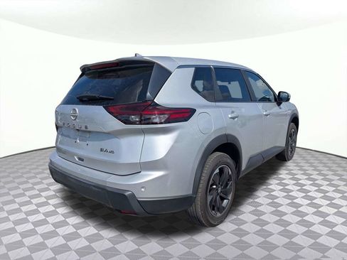 Used 2024 Nissan Rogue SV AWD/4WD image 3