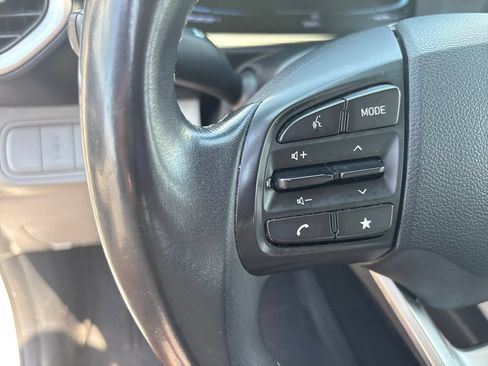 Used 2023 Hyundai Venue SEL FWD image 12