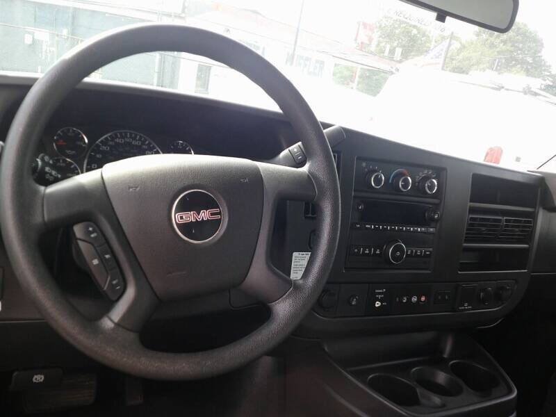 Used 2021 GMC Savana 3500 Extended w/ Power Convenience Package RWD image 7
