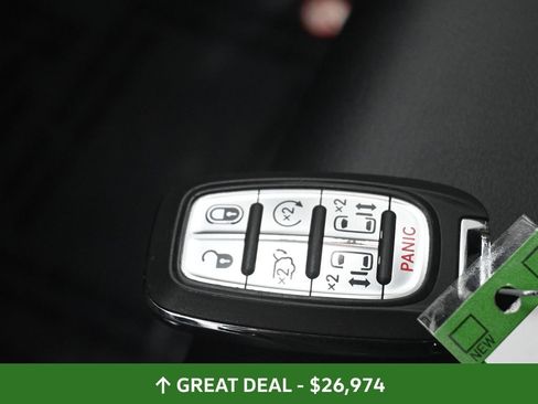 Used 2024 Chrysler Pacifica Touring-L image 32