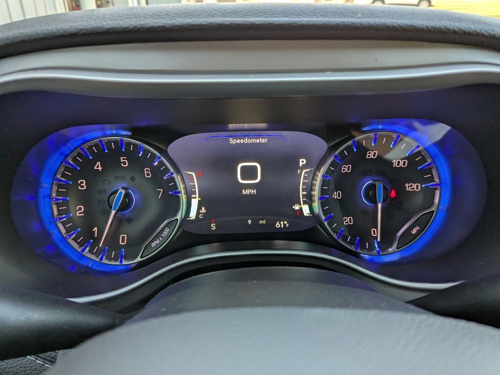 New 2027 Chrysler Pacifica Select AWD/4WD image 10