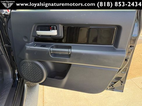 Used 2014 Toyota FJ Cruiser 4WD w/ Upgrade Package image 32