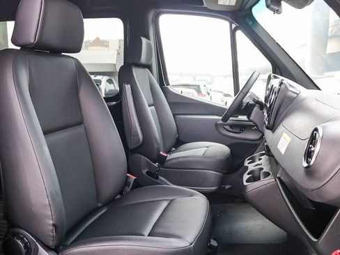 Used 2024 Mercedes-Benz Sprinter 2500 image 16