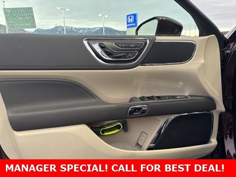 Used 2019 Lincoln Continental Select image 9