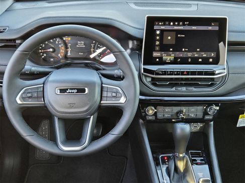 New 2026 Jeep Compass Latitude image 25