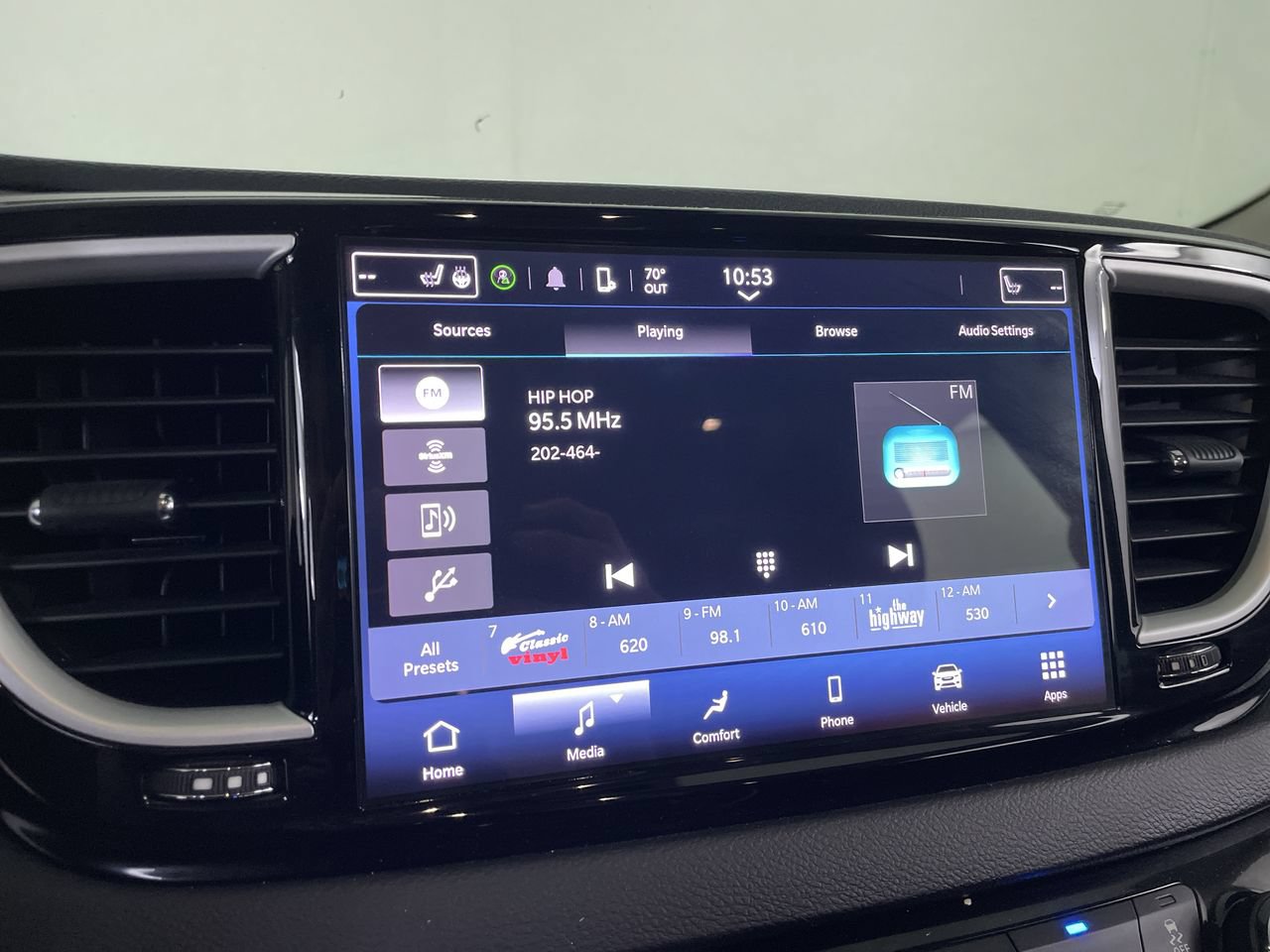 Used 2023 Chrysler Pacifica Touring-L FWD image 15