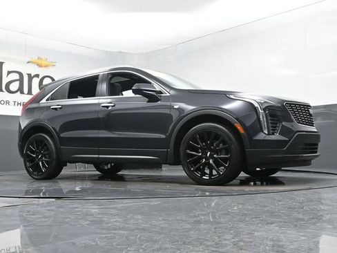 Used 2023 Cadillac XT4 Luxury w/ Cold Weather Package FWD image 2
