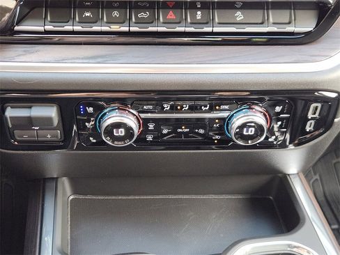 New 2026 GMC Sierra 1500 SLT image 13