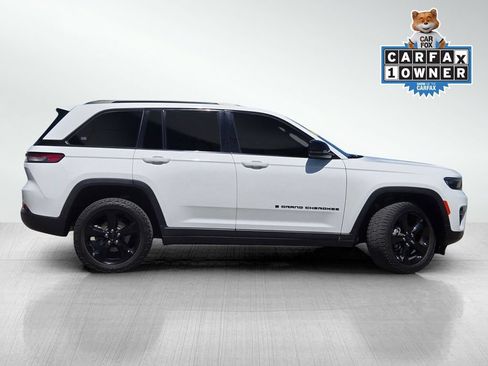 Used 2023 Jeep Grand Cherokee Altitude RWD image 3