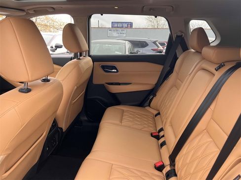 Used 2022 Nissan Rogue Platinum w/ Head-Up Display Package image 12