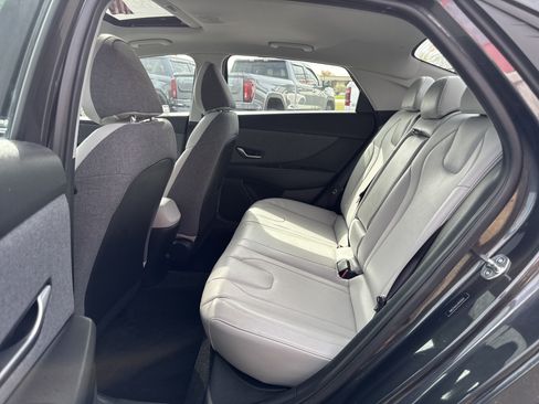 Used 2023 Hyundai Elantra Limited FWD image 31